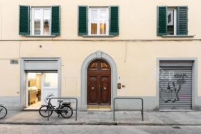 Via Santa Reparata, 1 - 2nd floor - Stunning and Spacious 10 min to Historic Center